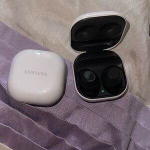 2 New SAMSUNG Galaxy Buds FE True
